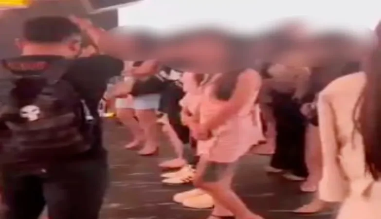 Mulheres estrangeiras presas em boate durante operação policial na Malásia