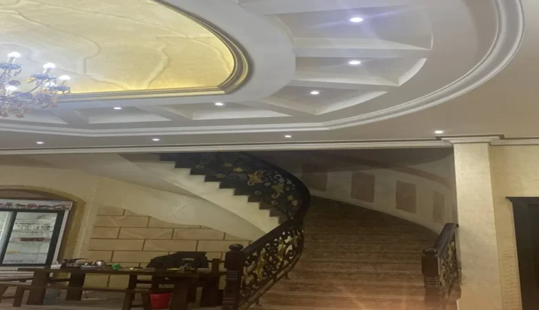 Clientes relatam golpes e exploração em cassino clandestino de Dubai