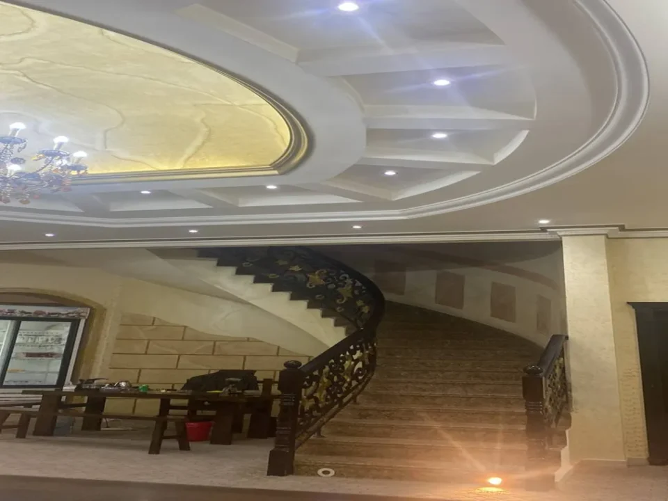 Clientes relatam golpes e exploração em cassino clandestino de Dubai