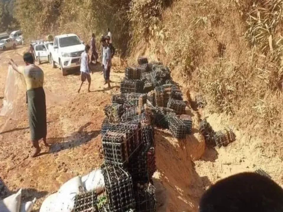 Aviso da KNU proíbe caminhões de 10 e 12 rodas em estrada de Kayin, Mianmar