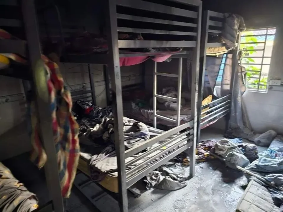 Dormitório de cassino em Poipet incendiado durante fuga de tailandeses explorados em rede de fraude