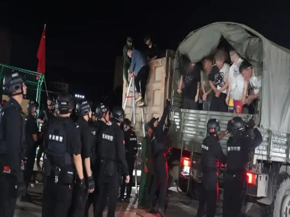 Autoridades de Wa entregam milhares de suspeitos de fraude chineses na fronteira com a China
