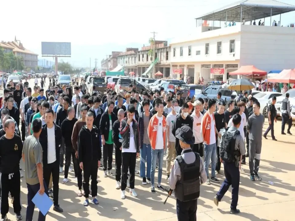 Autoridades de Kokang transferem milhares de suspeitos de fraude para a China