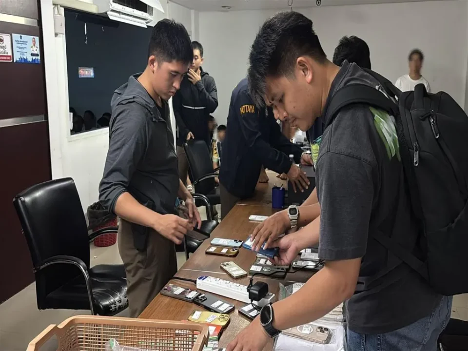Polícia tailandesa detém grupo de chineses acusado de operar empréstimos ilegais online em Pattaya