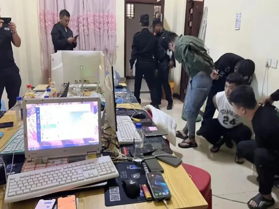 Computadores e celulares apreendidos em operação de Wa contra fraudes de telecomunicações