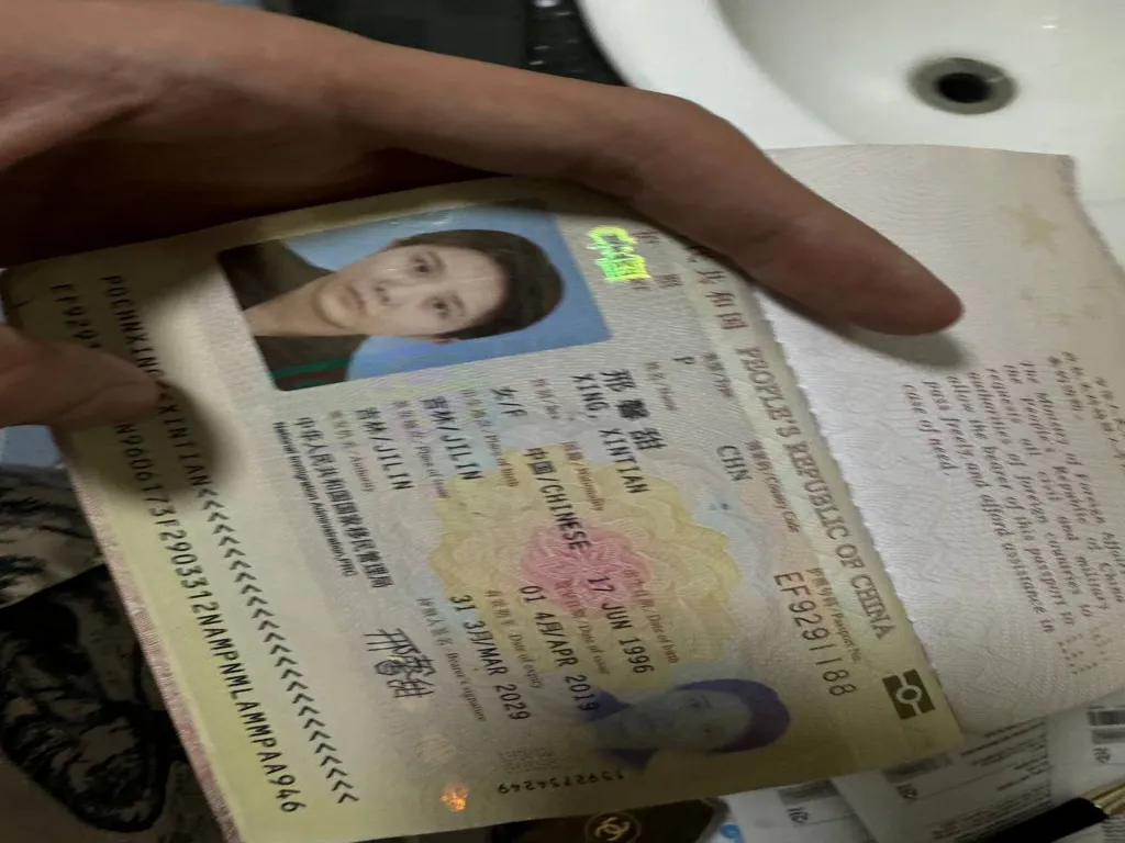 Escândalo em Sihanoukville – Influenciadora exposta