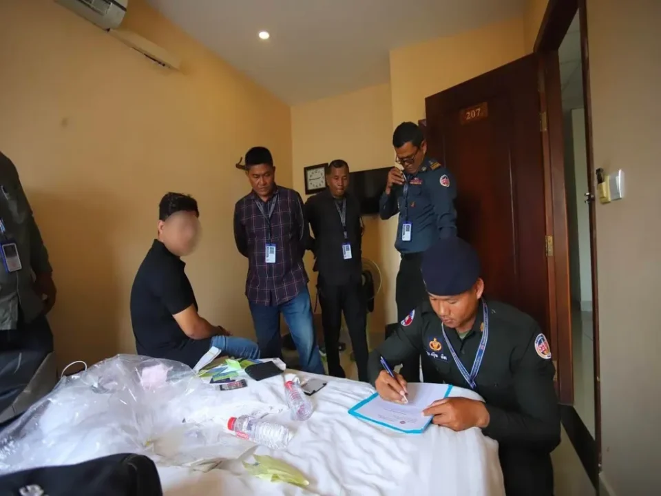 Prisão de suspeito de fraude em Phnom Penh