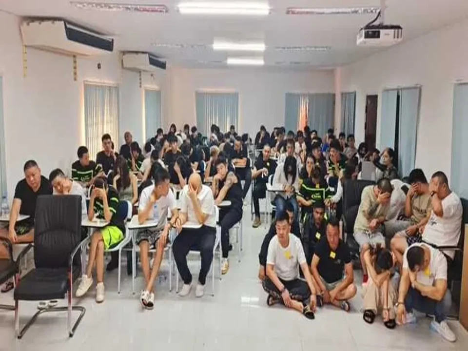 Mais de 90 estrangeiros presos em hotel de Phnom Penh por drogas e jogos de azar