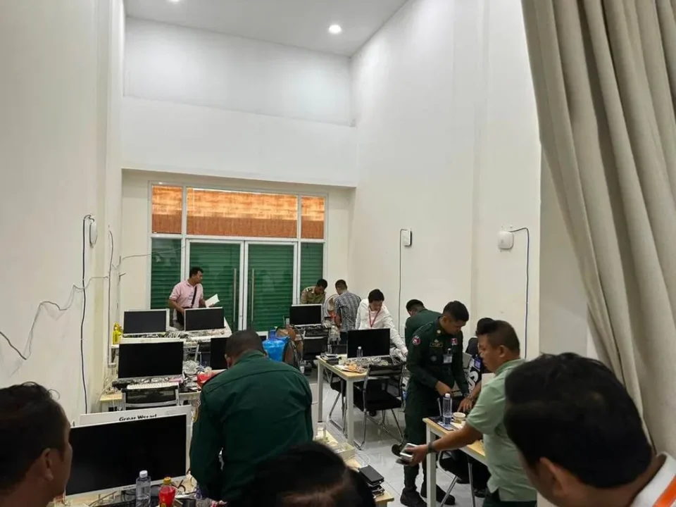 Polícia do Camboja prende chineses e vietnamita em operação contra site ilegal em Phnom Penh