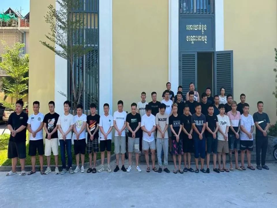 Polícia do Camboja prende chineses e vietnamita em operação contra site ilegal em Phnom Penh