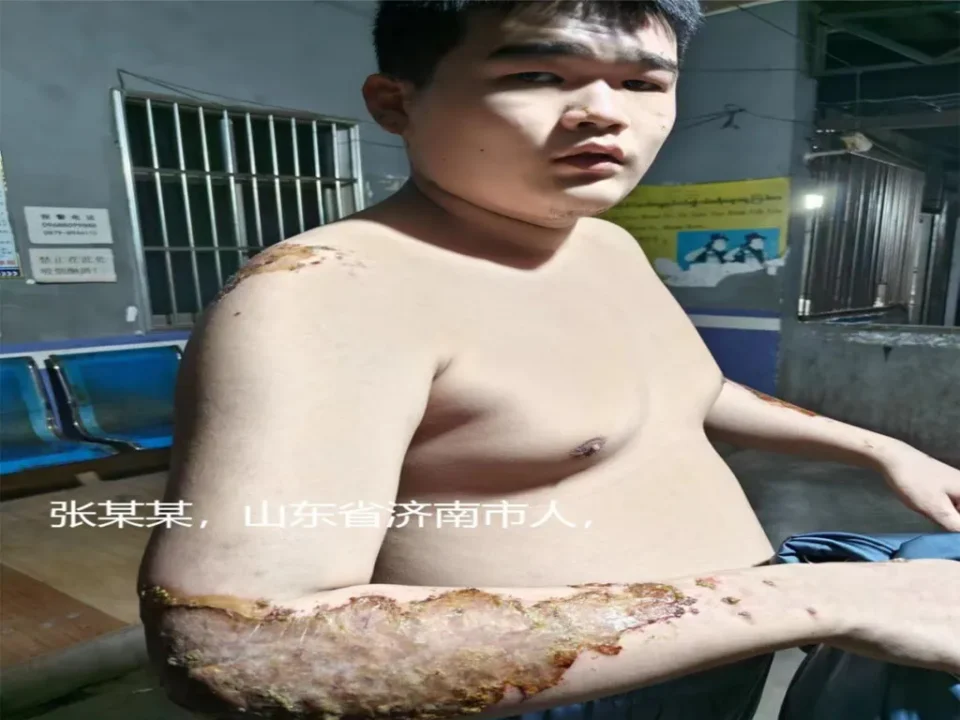 Autoridades de Wa entregam dezenas de golpistas chineses e equipamentos de fraude na fronteira com a China
