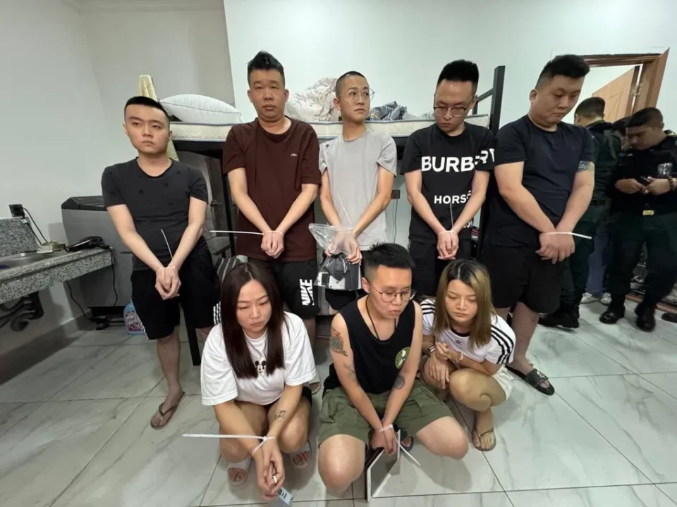 Polícia do Camboja invade locais de fraude online em Phnom Penh