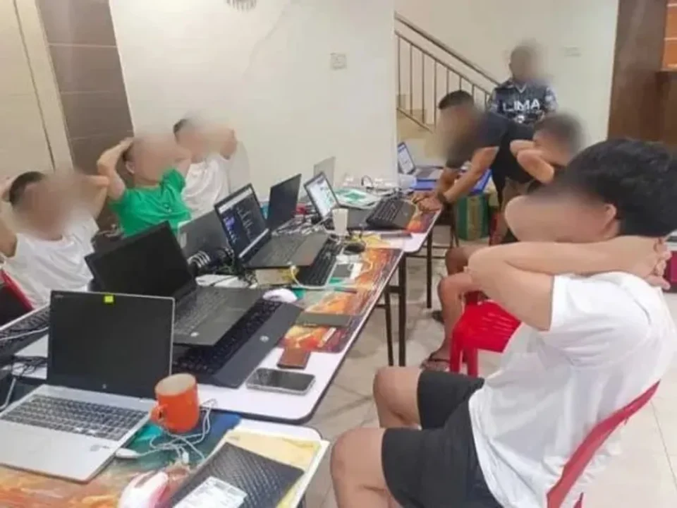 Polícia da Malásia prende grupo por operar jogos de azar online em Kedah