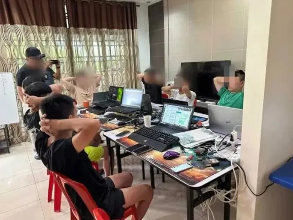Polícia da Malásia prende grupo por operar jogos de azar online em Kedah