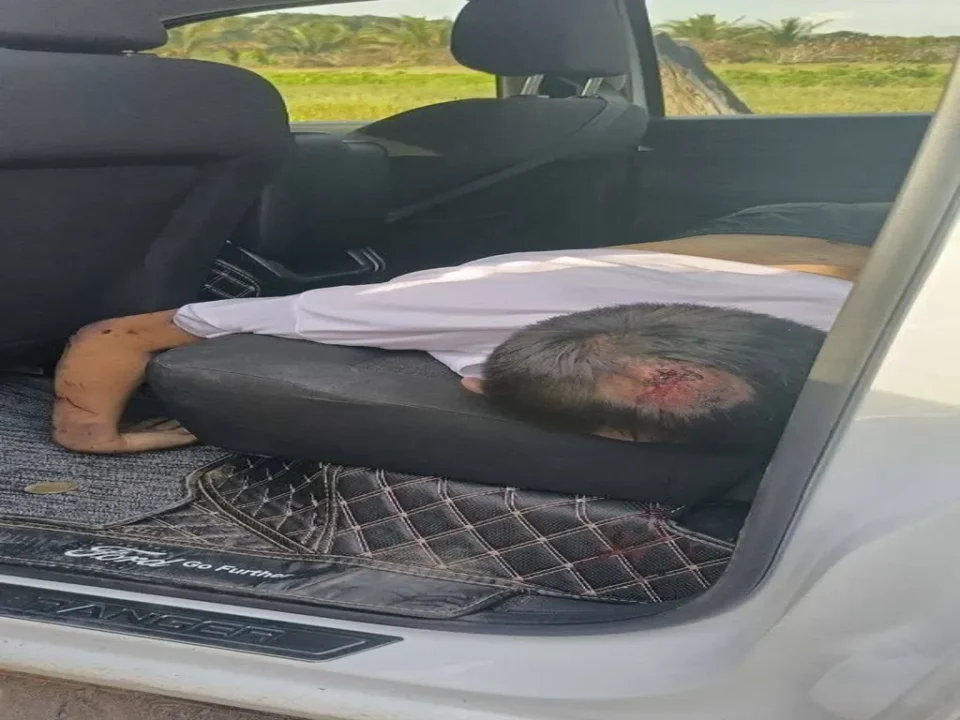 Carro encontrado em vala com corpo dentro em Oddar Meanchey, Camboja