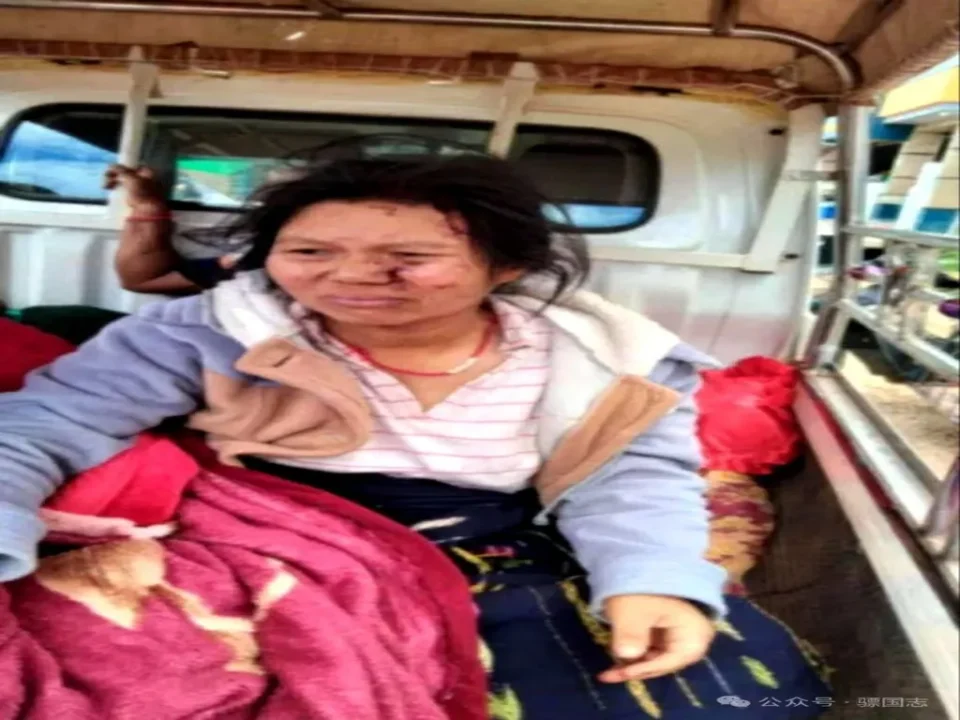 Destroços após ataque aéreo em vilarejo de Kyaukme, Mianmar