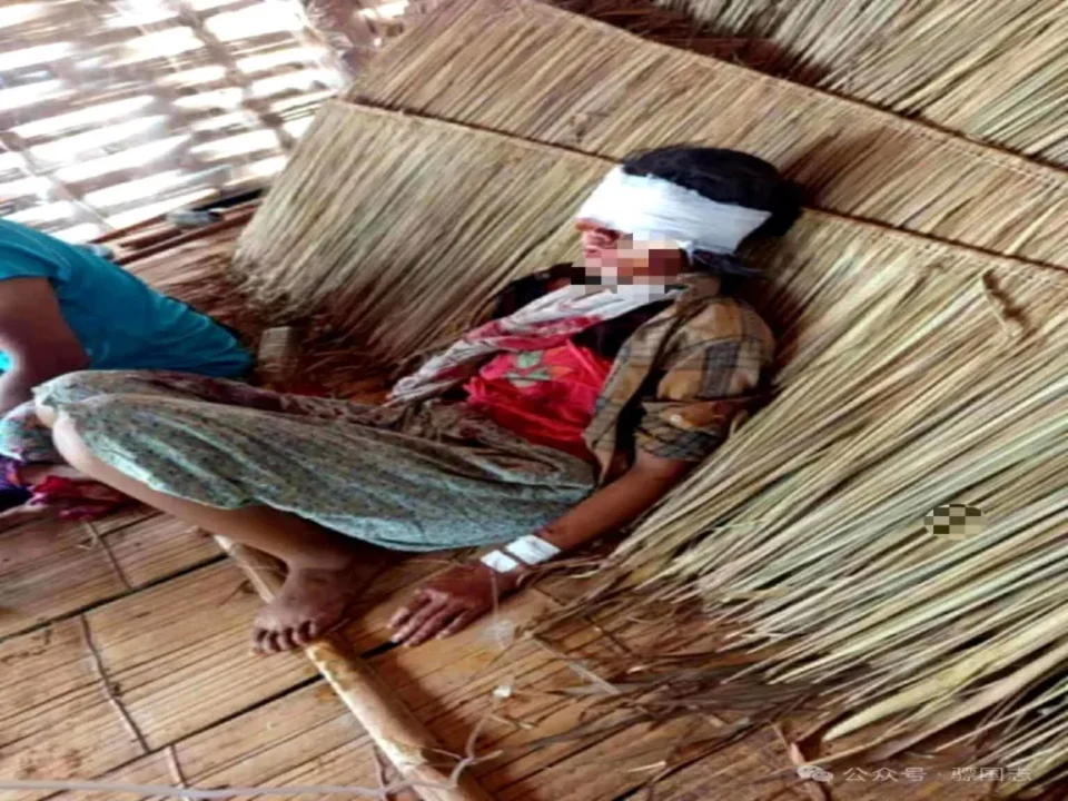 Destroços após ataque aéreo em vilarejo de Kyaukme, Mianmar