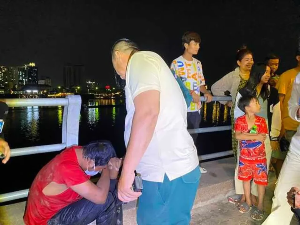 Homem sobrevive após tentar suicídio pulando no rio em Phnom Penh