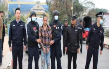 Autoridades do Wa State entregam cidadãos chineses fugitivos na fronteira com a China